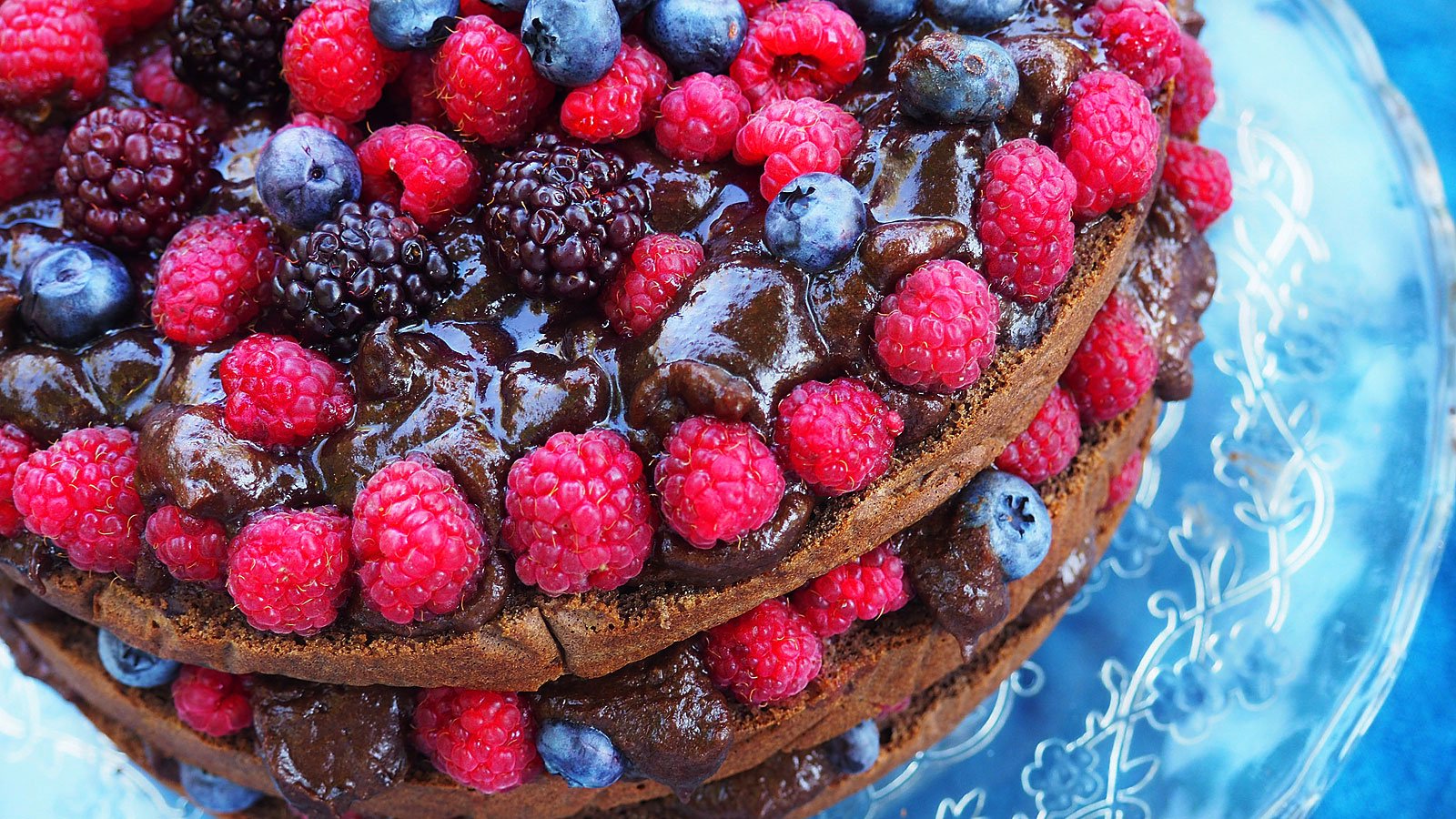 Tort De Ciocolata Cu Zmeura Si Afine Fara Zahar Sau Cacao
